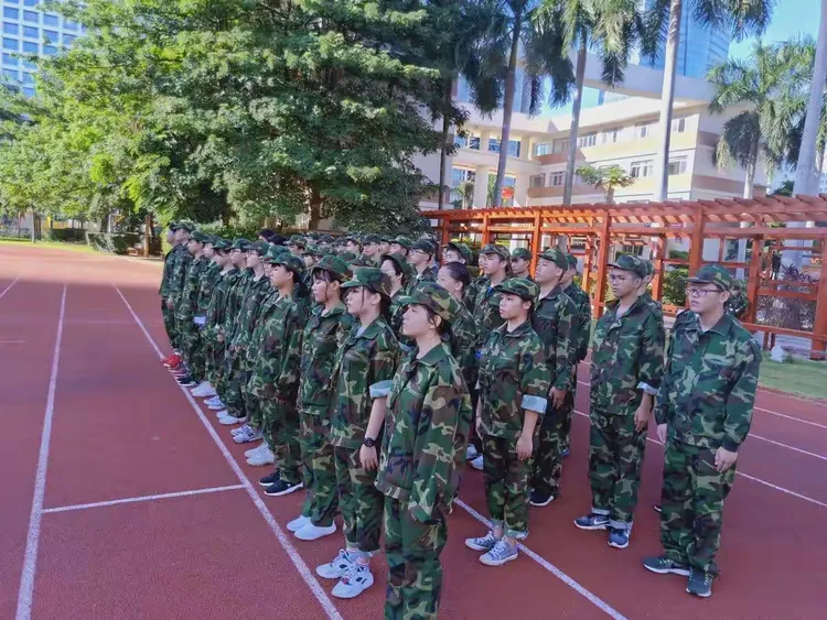 格拉纳达奋力拼搏，取得胜利