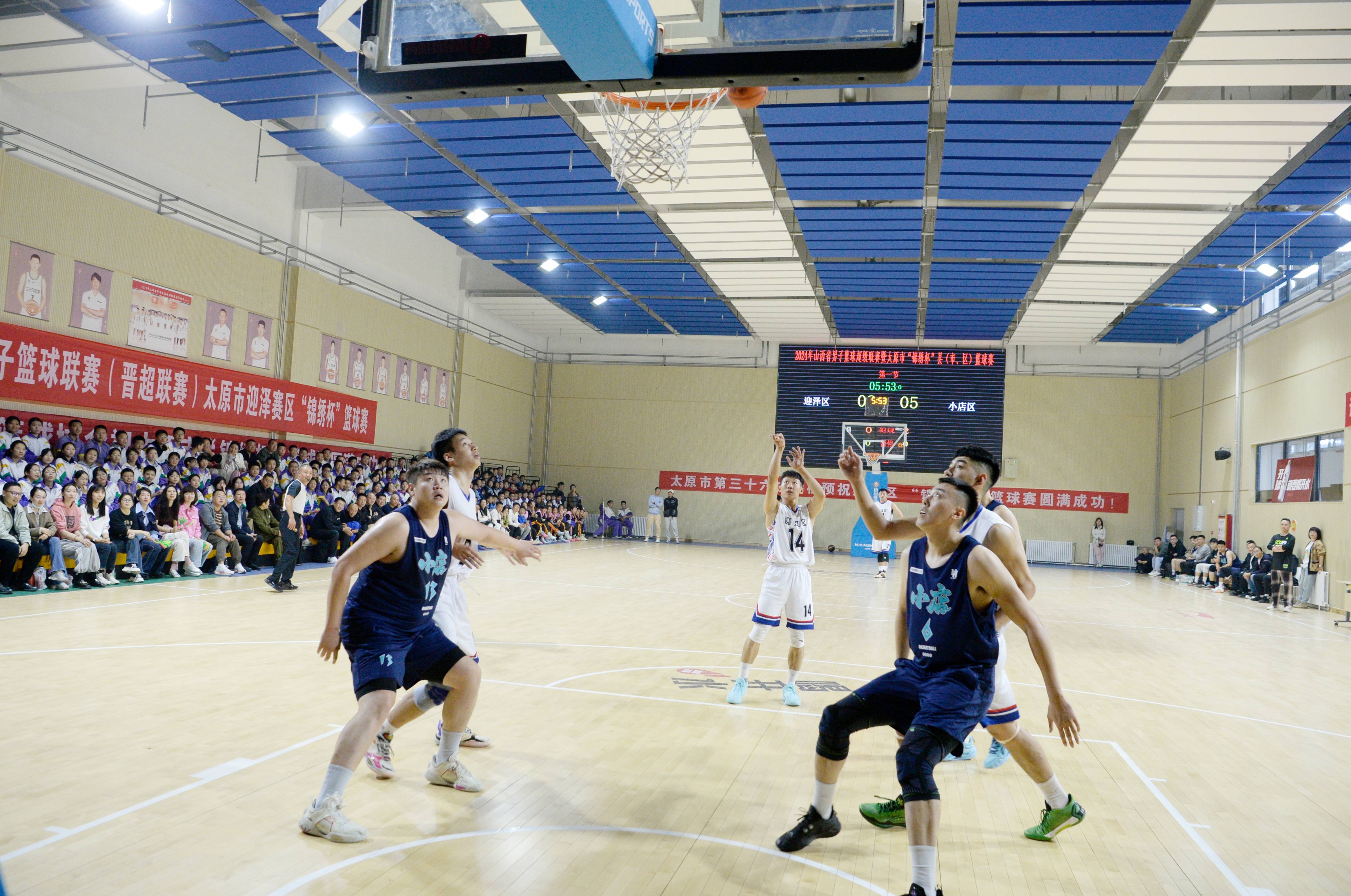 开云体育在线-一场激烈的篮球比赛引起球迷热议