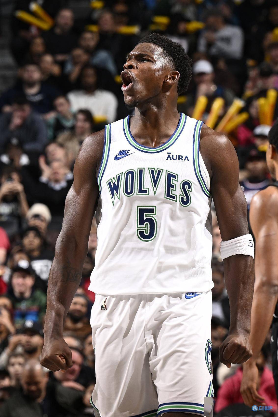 新疆雄狼队浴火重生,逆势而上绝地重生 新疆雄狼队浴火重生,逆势而上绝地重生