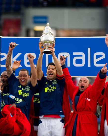 荷兰足球队在国际赛事中夺冠 荷兰足球队在国际赛事中夺冠