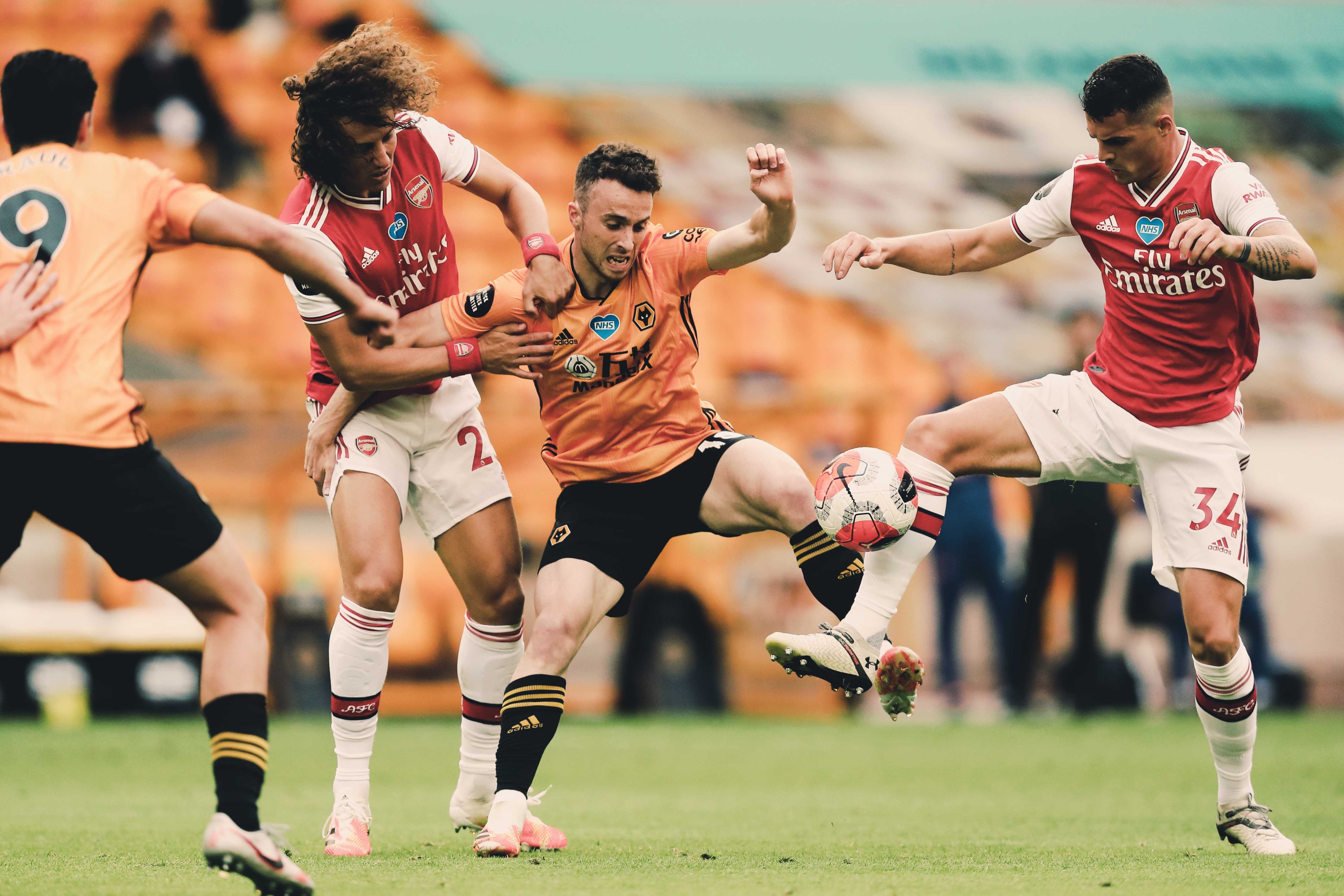 博尔顿主场击败狼队,升级形势看好,保级形势渐有起色 博尔顿主场击败狼队,升级形势看好,保级形势渐有起色