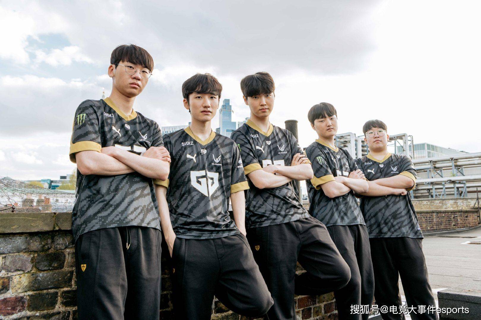 开云体育登录-C9横扫G2，Bin操刀奇招英雄翻盘鏖战多局小组赛，点燃全场激情