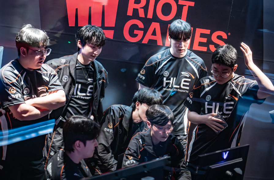 C9血洗HLE,Zeus团战一打五顶尖较量成都决赛之夜,引爆全场热议 C9血洗HLE,Zeus团战一打五顶尖较量成都决赛之夜,引爆全场热议