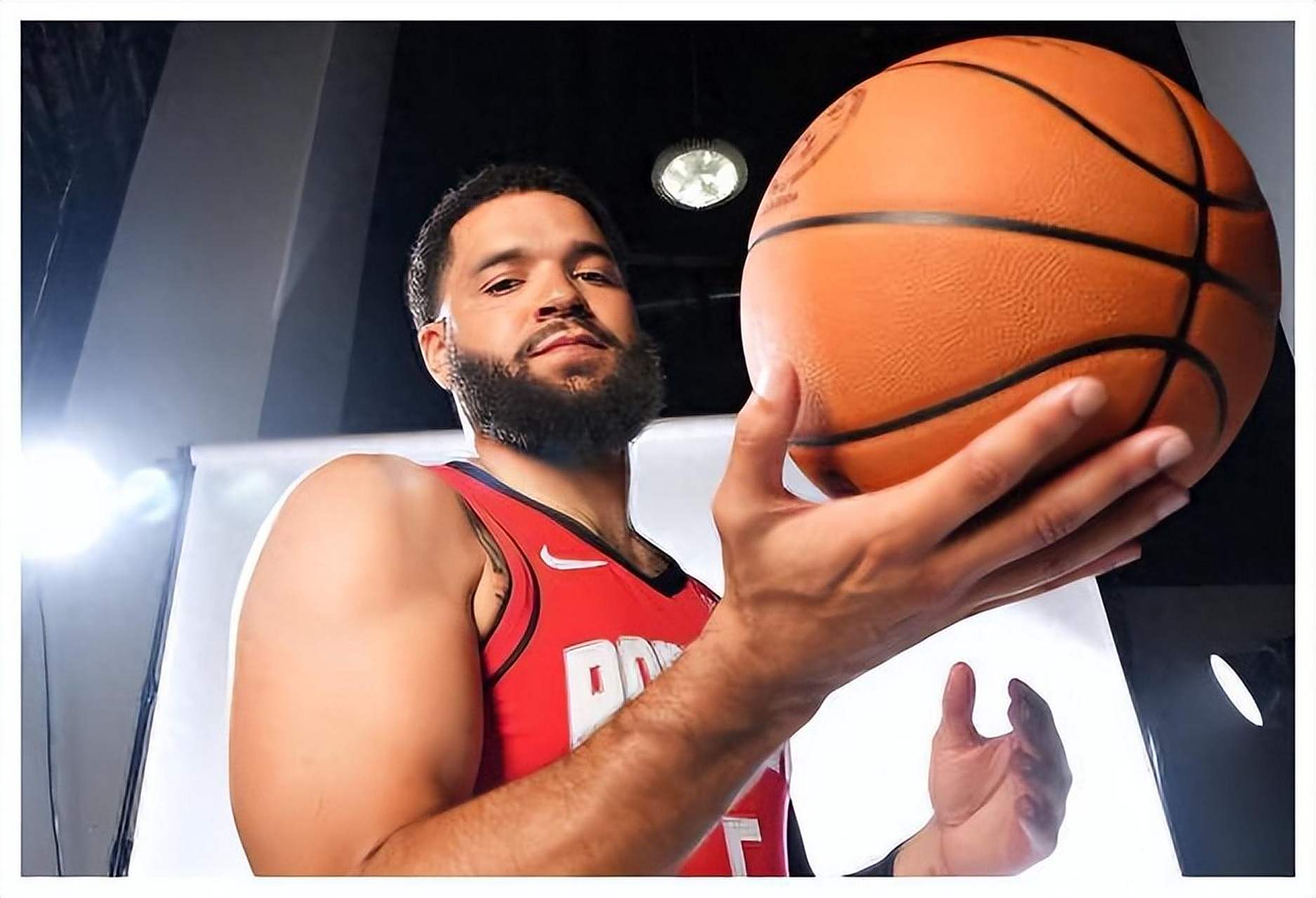 火箭队新援崭露头角,帮助球队连胜起步 火箭队新援崭露头角,帮助球队连胜起步