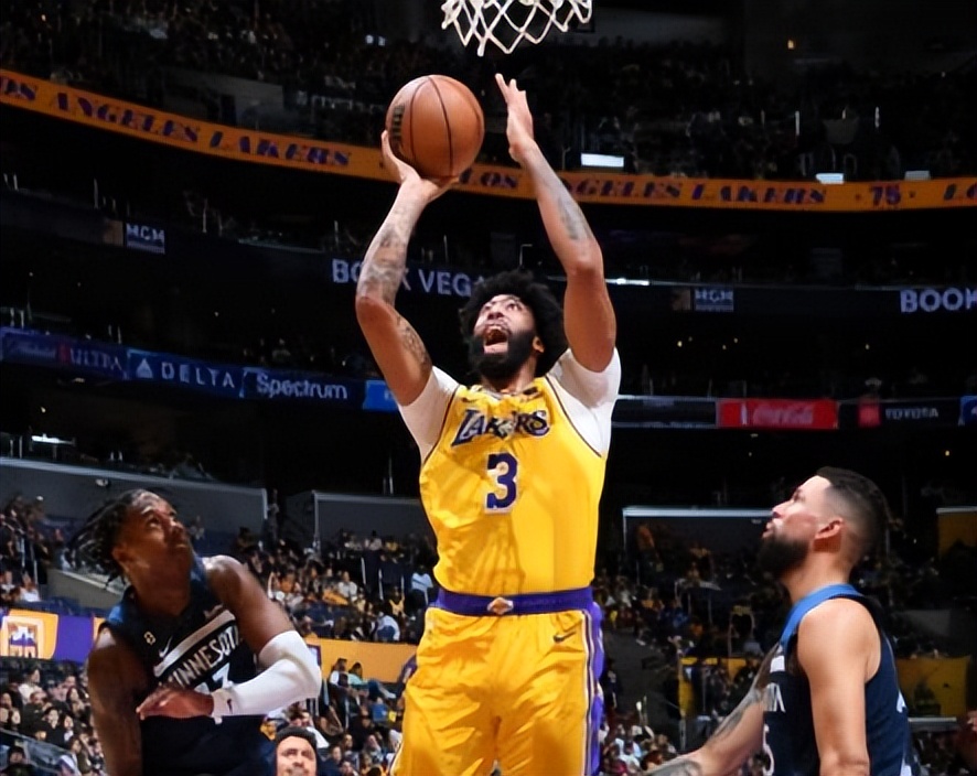 NBA季后赛:湖人再胜太阳,取得2-1领先 NBA季后赛:湖人再胜太阳,取得2-1领先