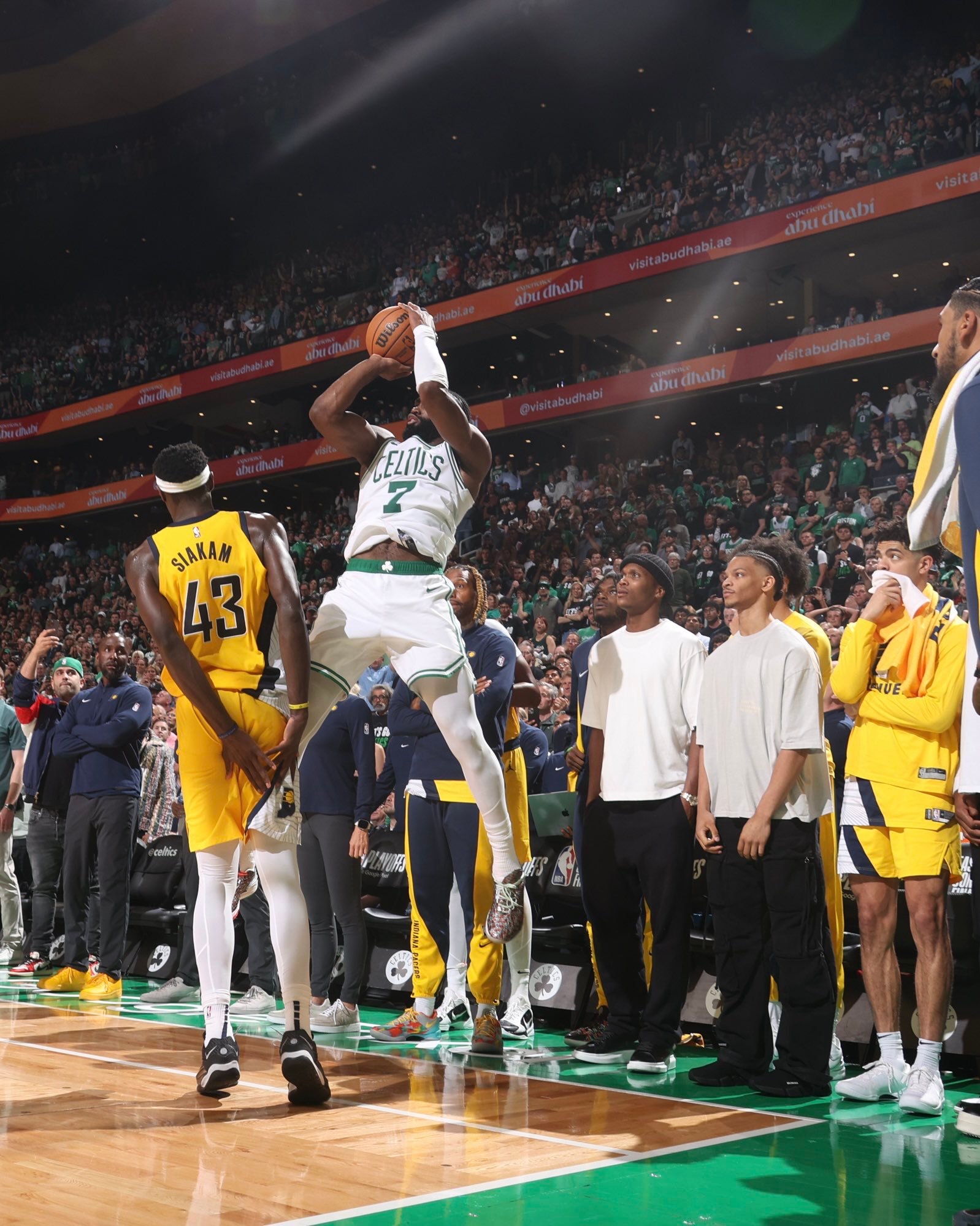 开云体育入口-步行者客场大胜，成功取得关键胜利