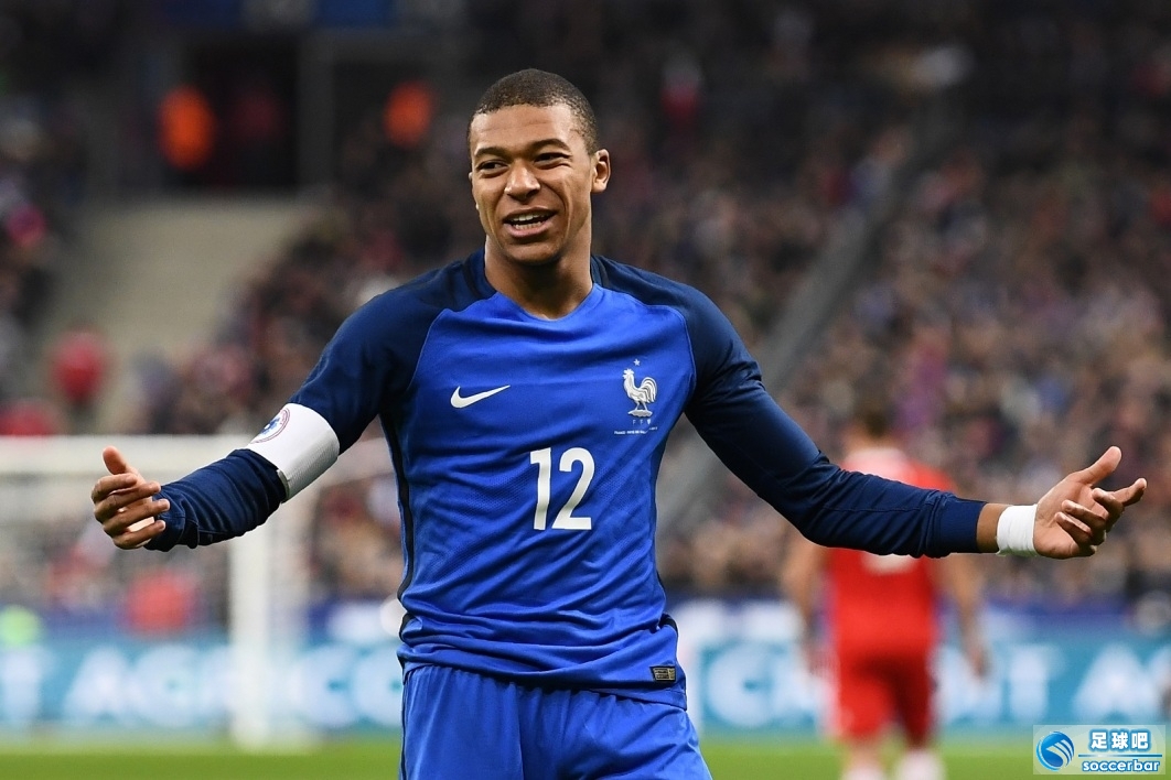 法国队险胜印度队,黄鸭组合点燃赛场 法国队险胜印度队,黄鸭组合点燃赛场