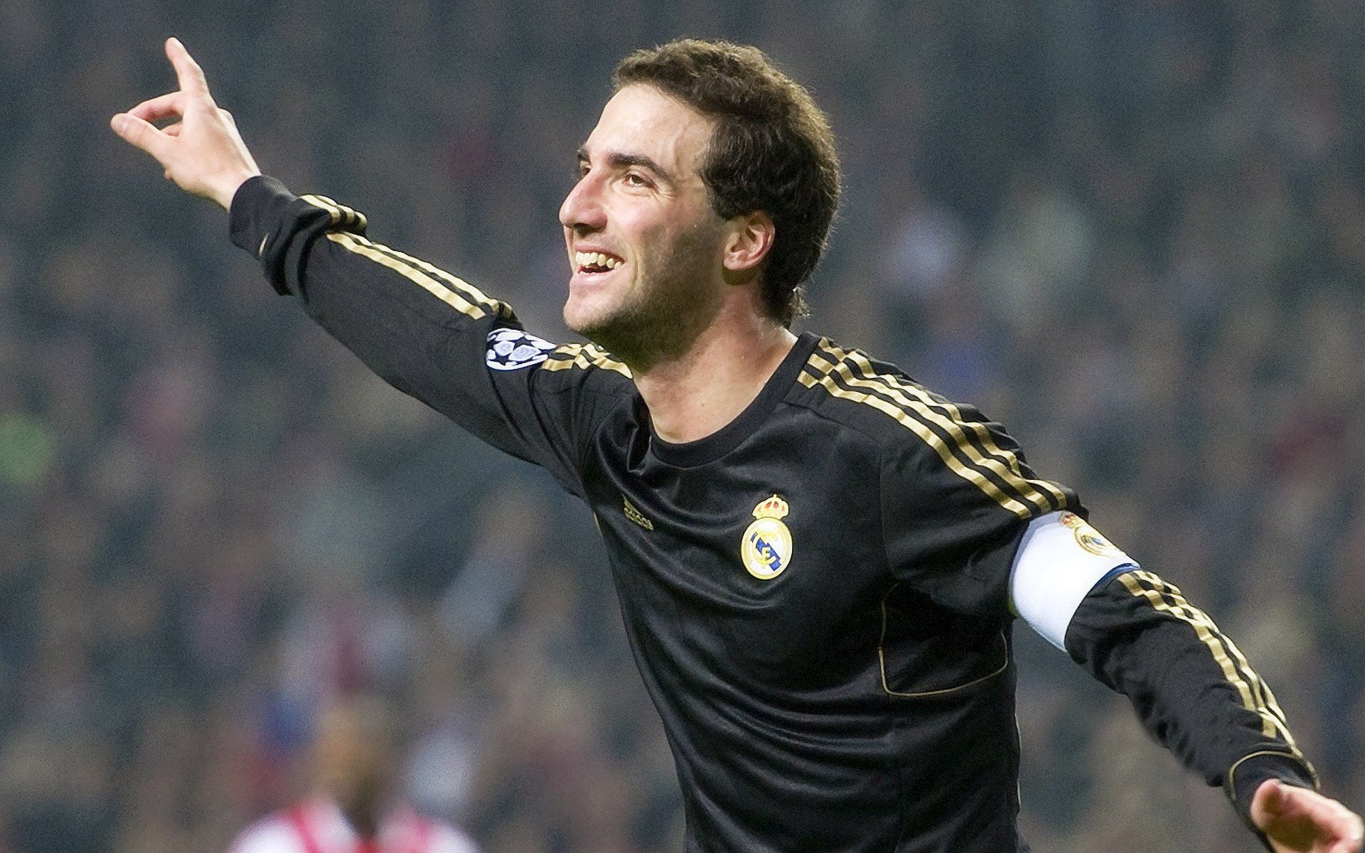 教科书与艺术，巴拉圭对阵荷兰一役中恩佐的完美战术演绎